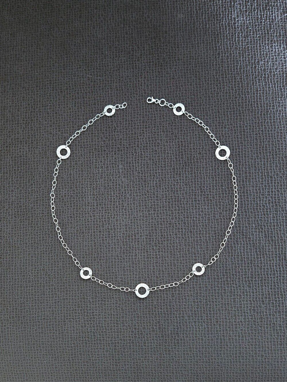 Silver🤍 Stationary Open Circles⭕️ Necklace - NWOT - Picture 5 of 15